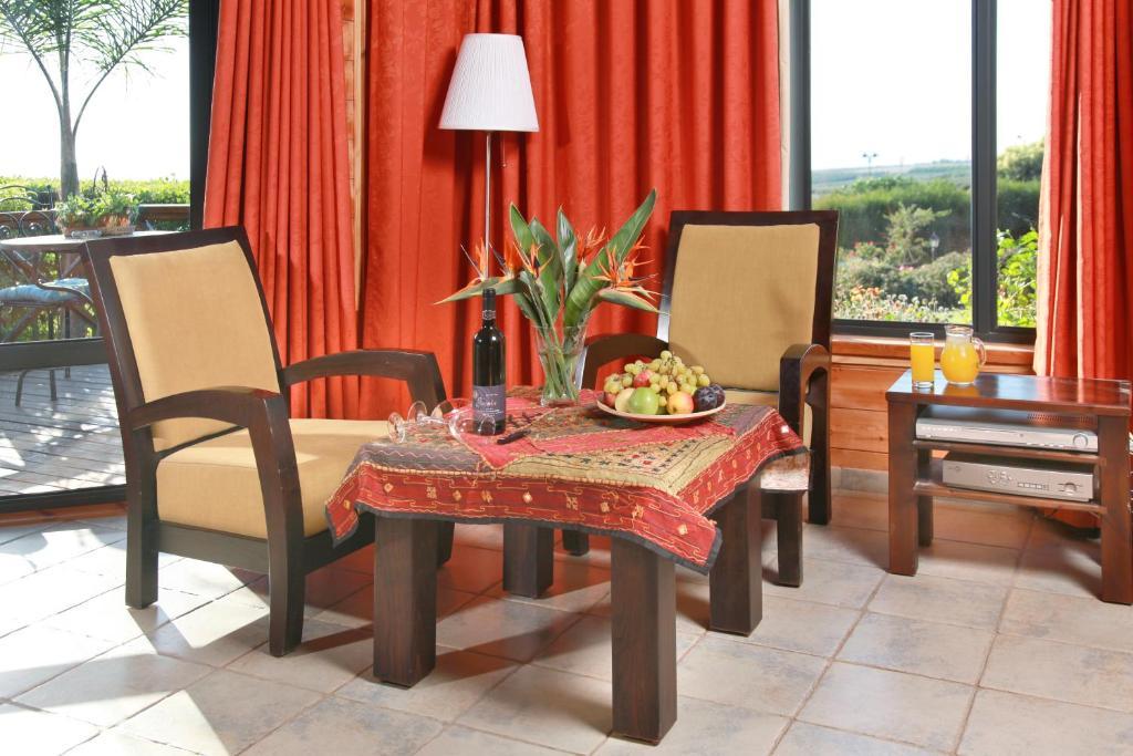 Between Water And Sky Neot Golan Room photo