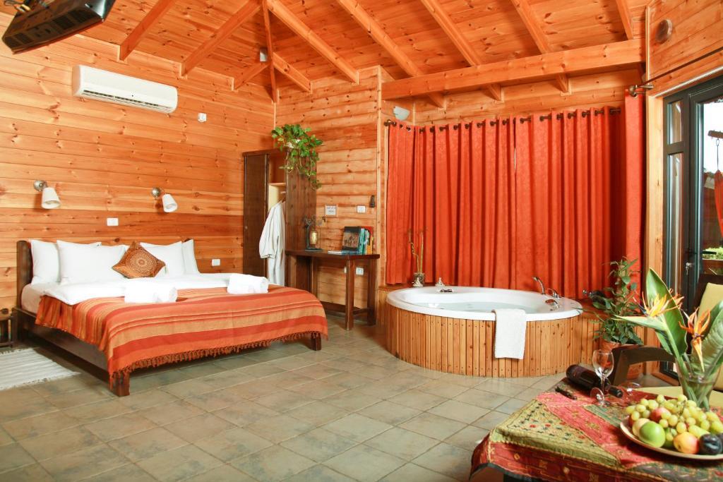 Between Water And Sky Neot Golan Room photo